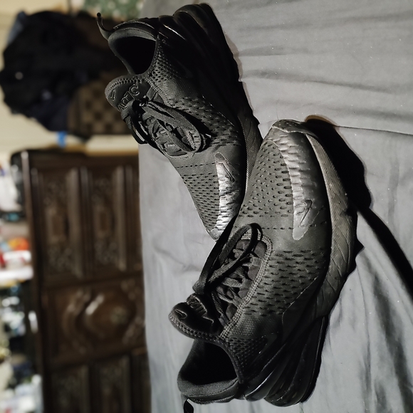 Nike Men's Black Athletic Shoes - Picture 4 of 7